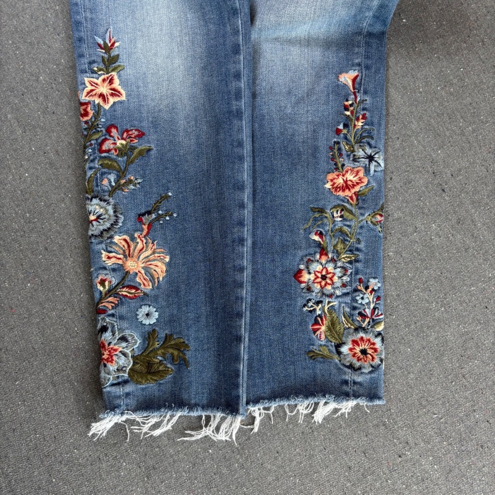 Driftwood Jackie Jeans Women Size 30 Blue Excellent Floral Embroidered Raw Hem - Picture 9 of 10